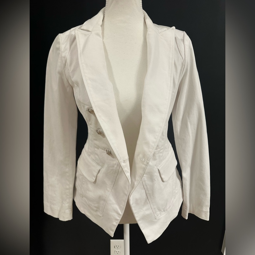 White House Black Market White Blazer with Tailored Design